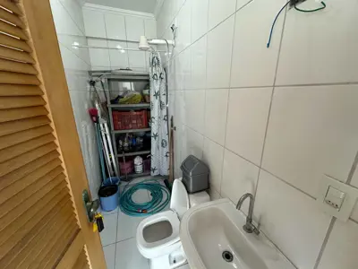 Casa - Sobrado com 4 quartos (sendo 3 suite(s)) a 200,00 metros praia.