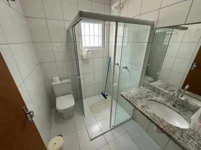 Casa - Sobrado com 4 quartos (sendo 3 suite(s)) a 200,00 metros praia.