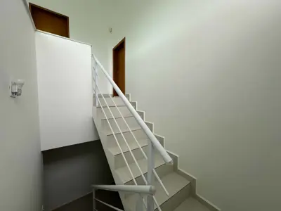 Casa - Sobrado com 4 quartos (sendo 3 suite(s)) a 200,00 metros praia.