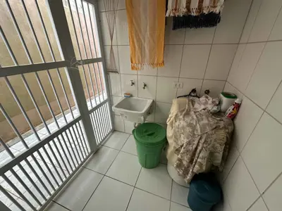 Casa - Sobrado com 4 quartos (sendo 3 suite(s)) a 200,00 metros praia.