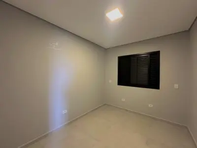 Casa - Sobrado Novo com 3 quartos (sendo 1 suite(s)) a 600,00 metros praia.