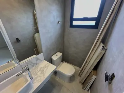 Casa - Sobrado Novo com 3 quartos (sendo 1 suite(s)) a 600,00 metros praia.