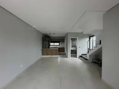 Casa - Sobrado Novo com 3 quartos (sendo 1 suite(s)) a 600,00 metros praia.