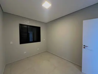 Casa - Sobrado Novo com 3 quartos (sendo 1 suite(s)) a 600,00 metros praia.