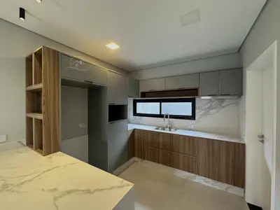 Casa - Sobrado Novo com 3 quartos (sendo 1 suite(s)) a 600,00 metros praia.