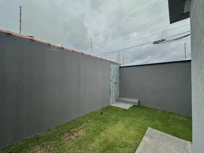 Casa - Sobrado Novo com 3 quartos (sendo 1 suite(s)) a 600,00 metros praia.