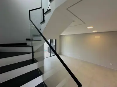 Casa - Sobrado Novo com 3 quartos (sendo 1 suite(s)) a 600,00 metros praia.