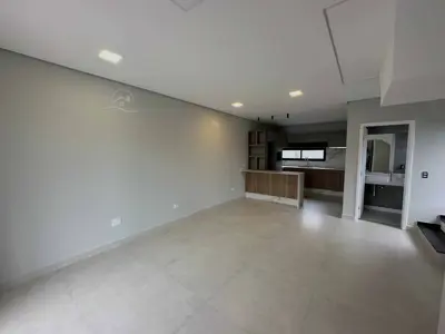 Casa - Sobrado Novo com 3 quartos (sendo 1 suite(s)) a 600,00 metros praia.