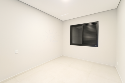 Casa - Sobrado Novo com 3 quartos (sendo 1 suite(s)) a 650,00 metros praia.