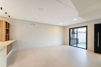 Casa - Sobrado Novo com 3 quartos (sendo 1 suite(s)) a 650,00 metros praia.