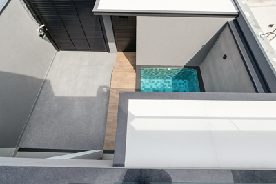 Casa - Sobrado Novo com 3 quartos (sendo 1 suite(s)) a 650,00 metros praia.