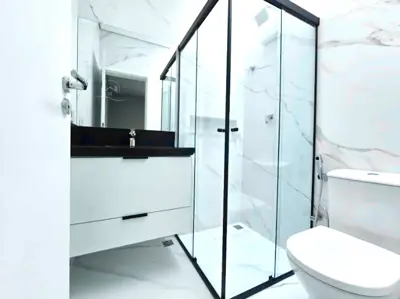 Casa - Sobrado Novo com 3 quartos (sendo 1 suite(s)) a 650,00 metros praia.