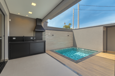 Casa - Sobrado Novo com 3 quartos (sendo 1 suite(s)) a 650,00 metros praia.