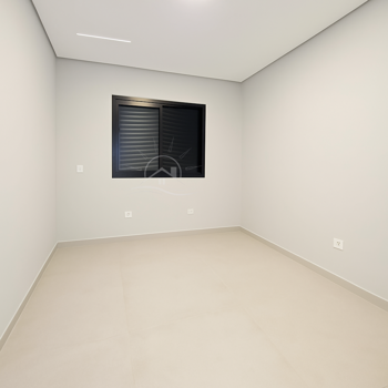 Casa - Sobrado Novo com 3 quartos (sendo 1 suite(s)) a 650,00 metros praia.