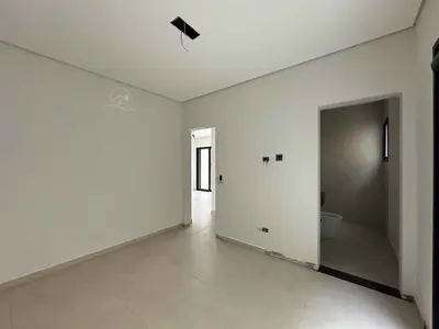 Casa - Sobrado Novo com 3 quartos (sendo 3 suite(s)) a 1300,00 metros praia.