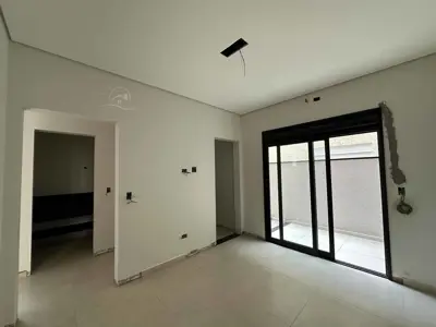 Casa - Sobrado Novo com 3 quartos (sendo 3 suite(s)) a 1300,00 metros praia.