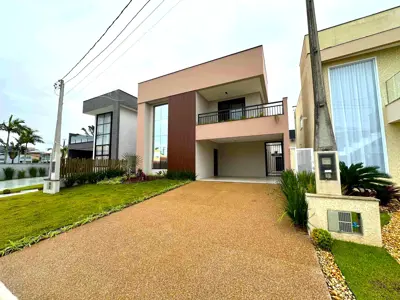 Casa - Sobrado Novo com 3 quartos (sendo 3 suite(s)) a 1300,00 metros praia.
