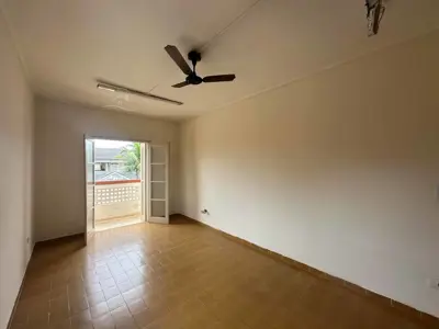 Casa - Sobrado com 3 quartos (sendo 1 suite(s)) a 100,00 metros praia.