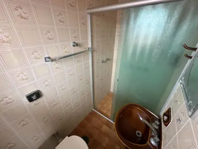 Casa - Sobrado com 3 quartos (sendo 1 suite(s)) a 100,00 metros praia.