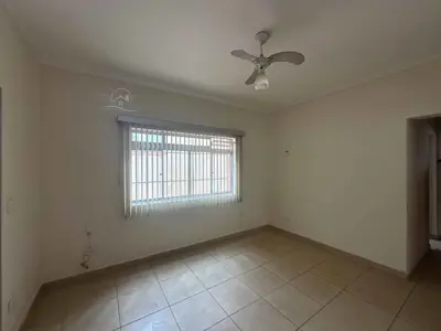Casa - Sobrado com 3 quartos (sendo 1 suite(s)) a 100,00 metros praia.