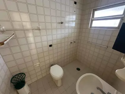 Casa - Sobrado com 3 quartos (sendo 1 suite(s)) a 100,00 metros praia.