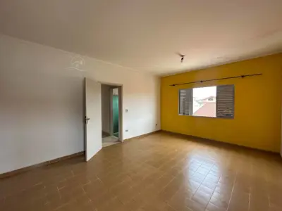 Casa - Sobrado com 3 quartos (sendo 1 suite(s)) a 100,00 metros praia.