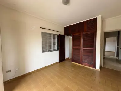 Casa - Sobrado com 3 quartos (sendo 1 suite(s)) a 100,00 metros praia.