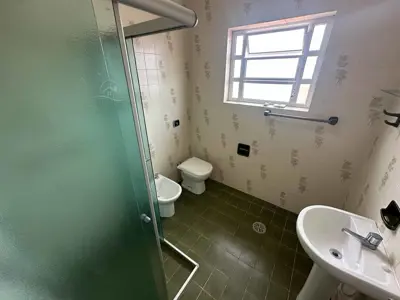 Casa - Sobrado com 3 quartos (sendo 1 suite(s)) a 100,00 metros praia.