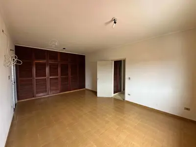 Casa - Sobrado com 3 quartos (sendo 1 suite(s)) a 100,00 metros praia.