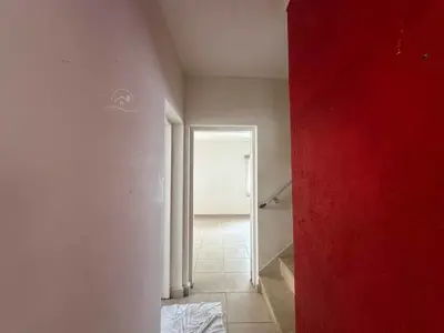 Casa - Sobrado com 3 quartos (sendo 1 suite(s)) a 100,00 metros praia.