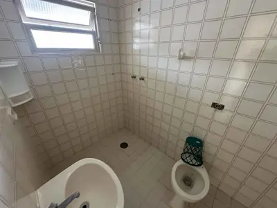 Casa - Sobrado com 3 quartos (sendo 1 suite(s)) a 100,00 metros praia.