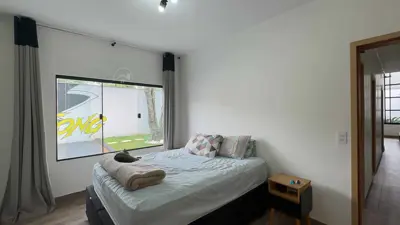 Casa - Térrea com 2 quartos (sendo 1 suite(s)) a 800,00 metros praia.