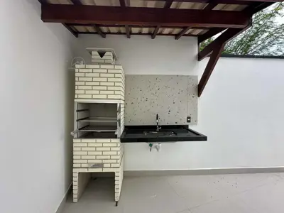 Casa - Térrea com 2 quartos (sendo 1 suite(s)) a 1200,00 metros praia.