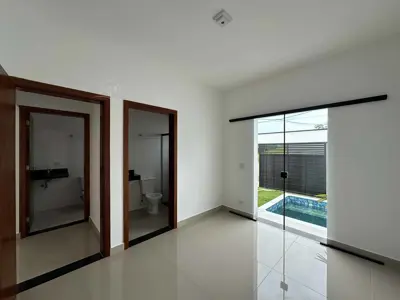 Casa - Térrea com 2 quartos (sendo 1 suite(s)) a 1200,00 metros praia.