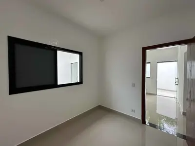 Casa - Térrea com 2 quartos (sendo 1 suite(s)) a 1200,00 metros praia.