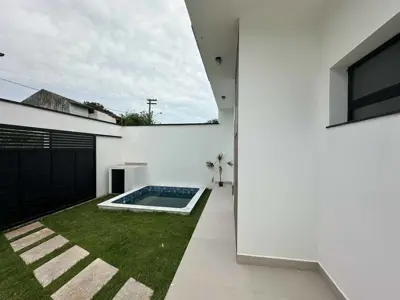 Casa - Térrea com 2 quartos (sendo 1 suite(s)) a 1200,00 metros praia.