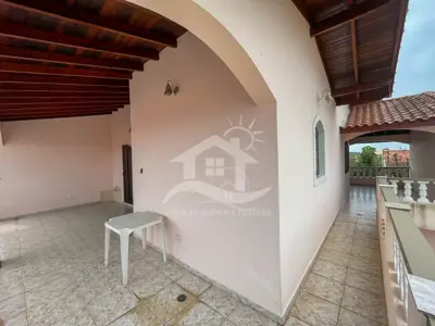 Casa - Sobrado com 2 quartos (sendo 1 suite(s)) a 600,00 metros praia.