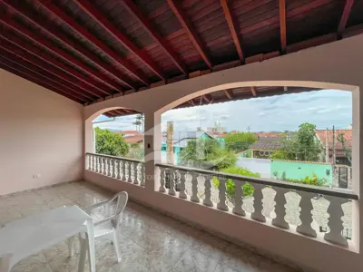 Casa - Sobrado com 2 quartos (sendo 1 suite(s)) a 600,00 metros praia.