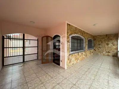 Casa - Sobrado com 2 quartos (sendo 1 suite(s)) a 600,00 metros praia.