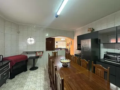 Casa - Mezanino com 3 quartos (sendo 1 suite(s)) a 600,00 metros praia.