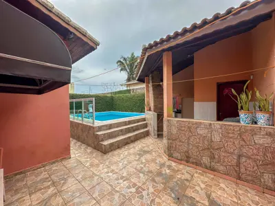 Casa - Mezanino com 3 quartos (sendo 1 suite(s)) a 600,00 metros praia.