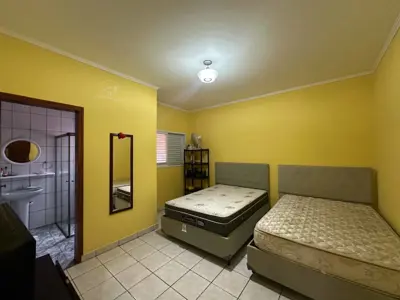 Casa - Mezanino com 3 quartos (sendo 1 suite(s)) a 600,00 metros praia.