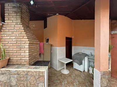 Casa - Mezanino com 3 quartos (sendo 1 suite(s)) a 600,00 metros praia.