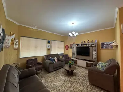 Casa - Mezanino com 3 quartos (sendo 1 suite(s)) a 600,00 metros praia.