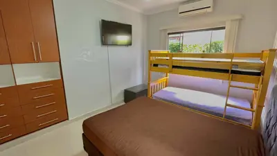 Casa - Térrea com piscina com 4 quartos (sendo 2 suite(s)) a 500,00 metros praia.