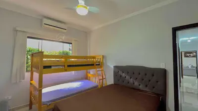 Casa - Térrea com piscina com 4 quartos (sendo 2 suite(s)) a 500,00 metros praia.