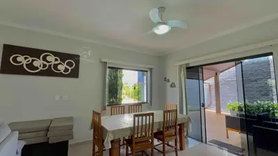 Casa - Térrea com piscina com 4 quartos (sendo 2 suite(s)) a 500,00 metros praia.