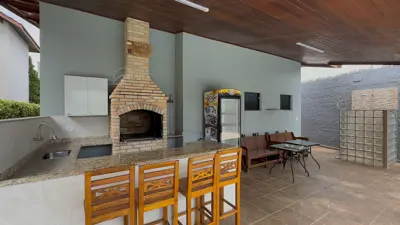 Casa - Térrea com piscina com 4 quartos (sendo 2 suite(s)) a 500,00 metros praia.