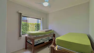 Casa - Térrea com piscina com 4 quartos (sendo 2 suite(s)) a 500,00 metros praia.