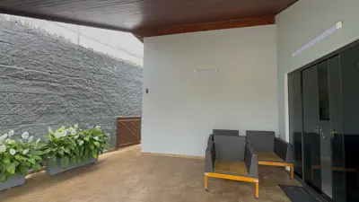 Casa - Térrea com piscina com 4 quartos (sendo 2 suite(s)) a 500,00 metros praia.